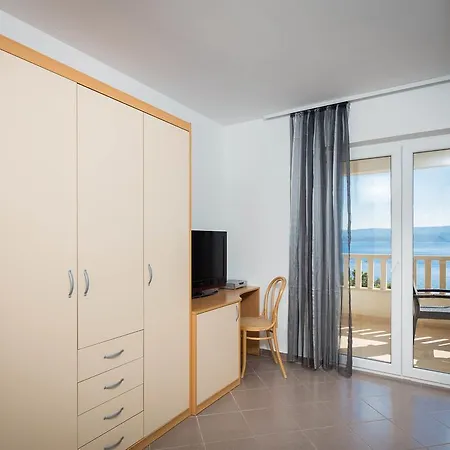 Beachfront Apartments Lara Omis Exterior photo