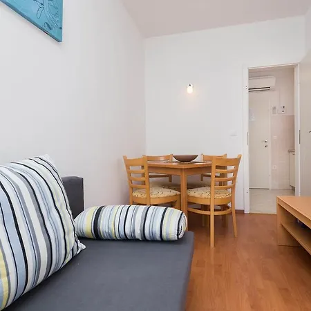 Beachfront Apartments Lara Omis Exterior photo