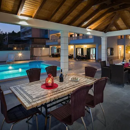 Beachfront Apartments Lara Omis Exterior photo