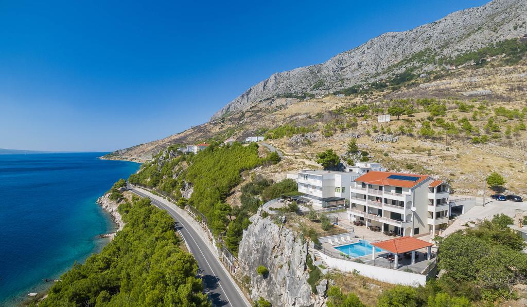 Apartment Beachfront Lara Omis