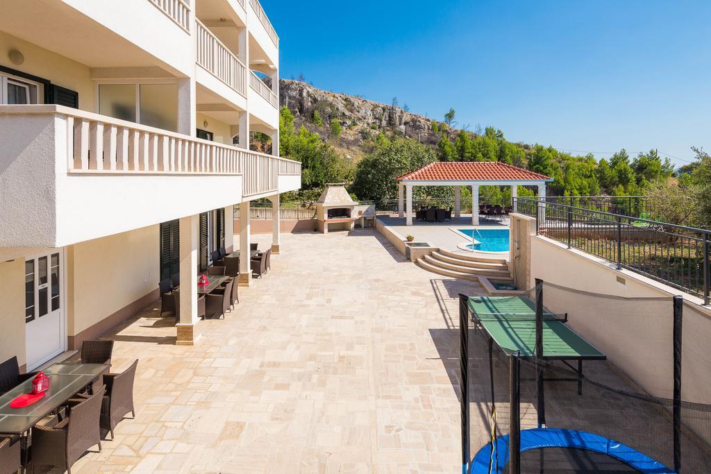 Beachfront Lara Apartment Omis