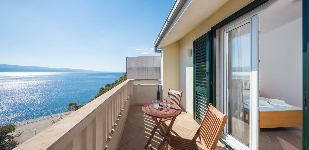 Beachfront Lara Apartment