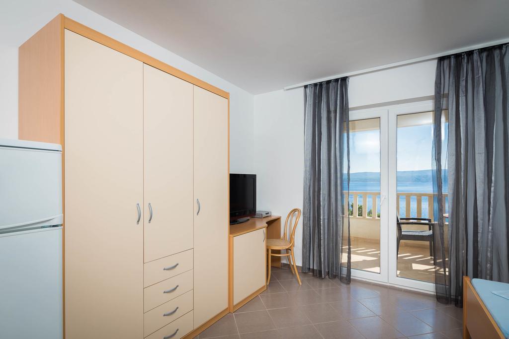Beachfront Lara Omis