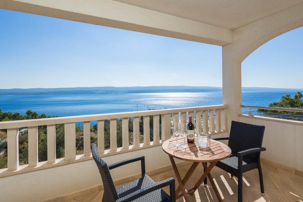 Beachfront Lara Apartment
