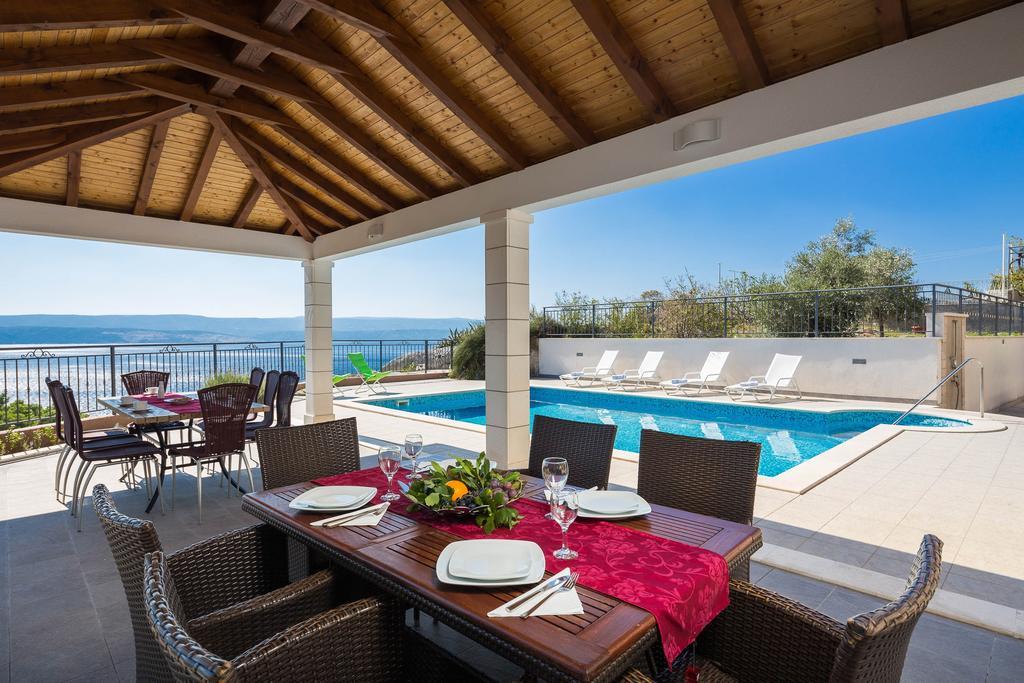 Beachfront Lara Omis