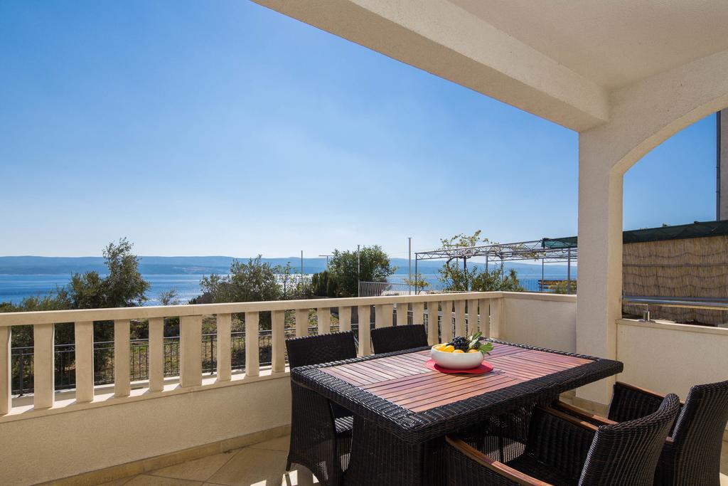 Beachfront Lara Omis