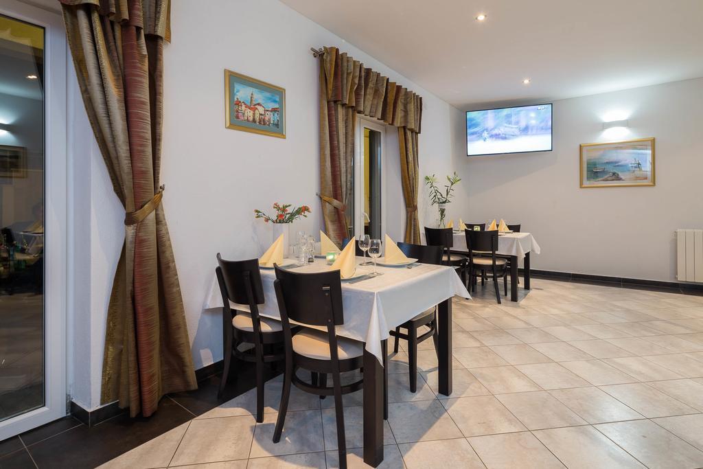Beachfront Lara Omis