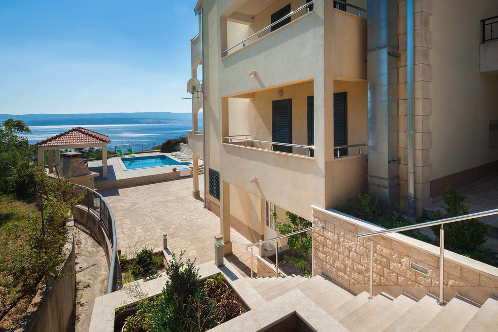 Beachfront Lara Omis
