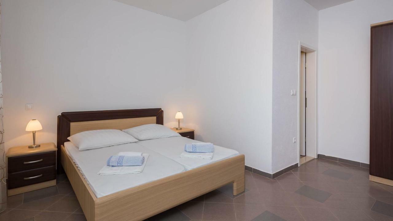 Beachfront Lara Apartment Omis