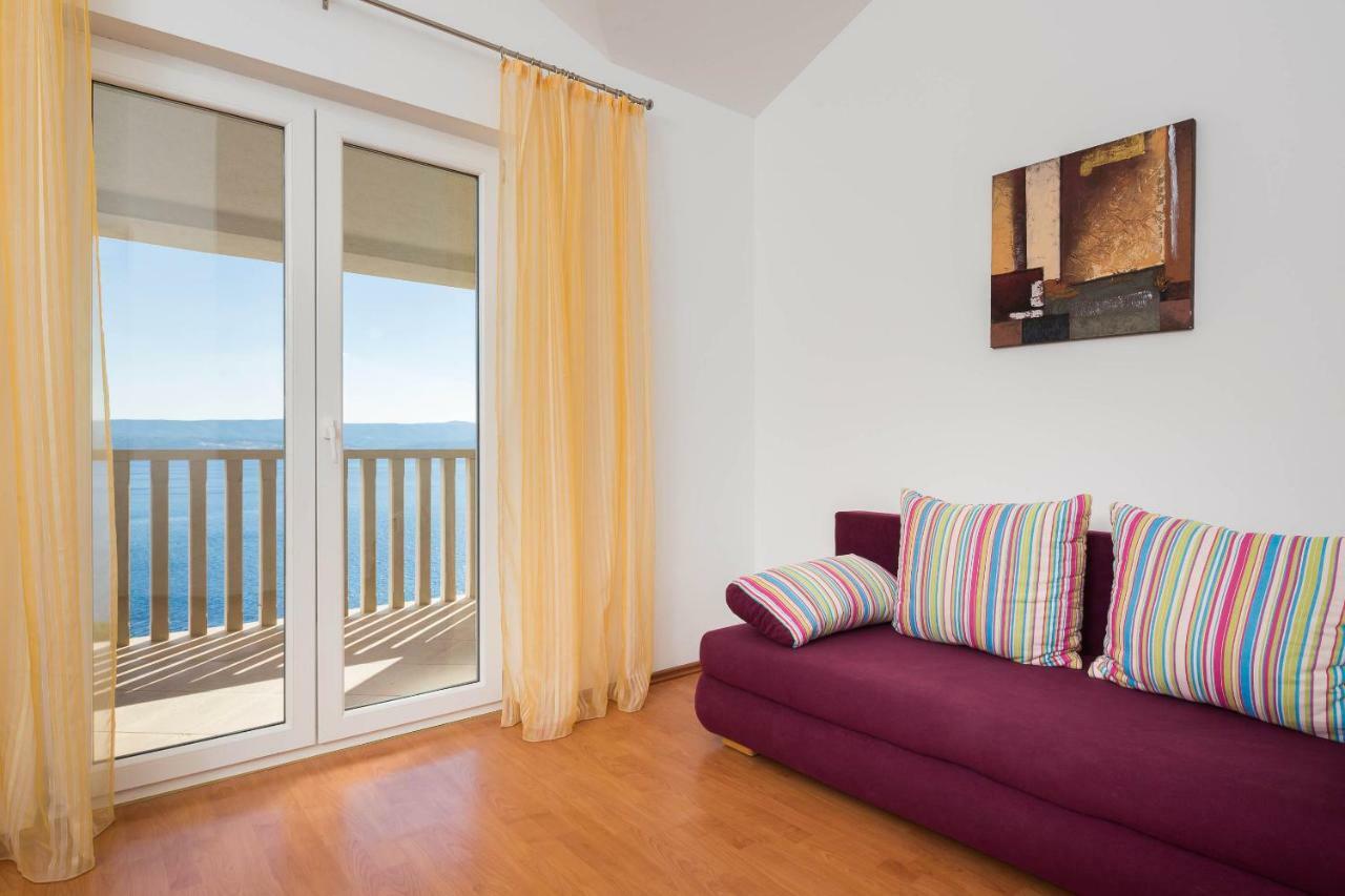 Beachfront Lara Apartment